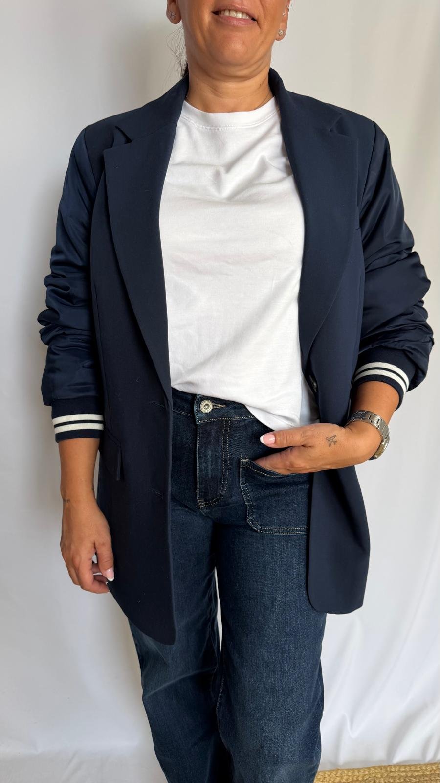Blazer azul marino tipo bomber