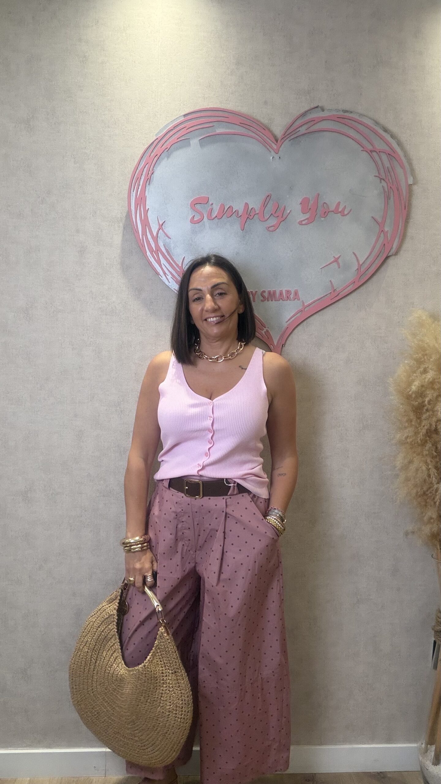 PANTALON ROSA CON LUNARES