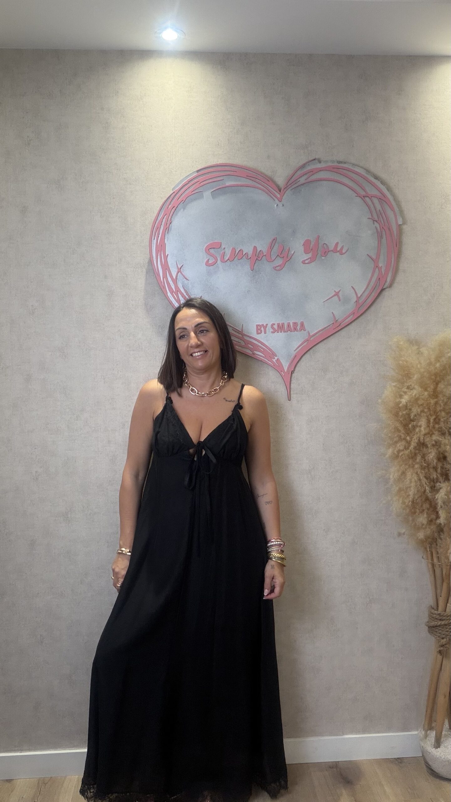 VESTIDO NEGRO LENCERO