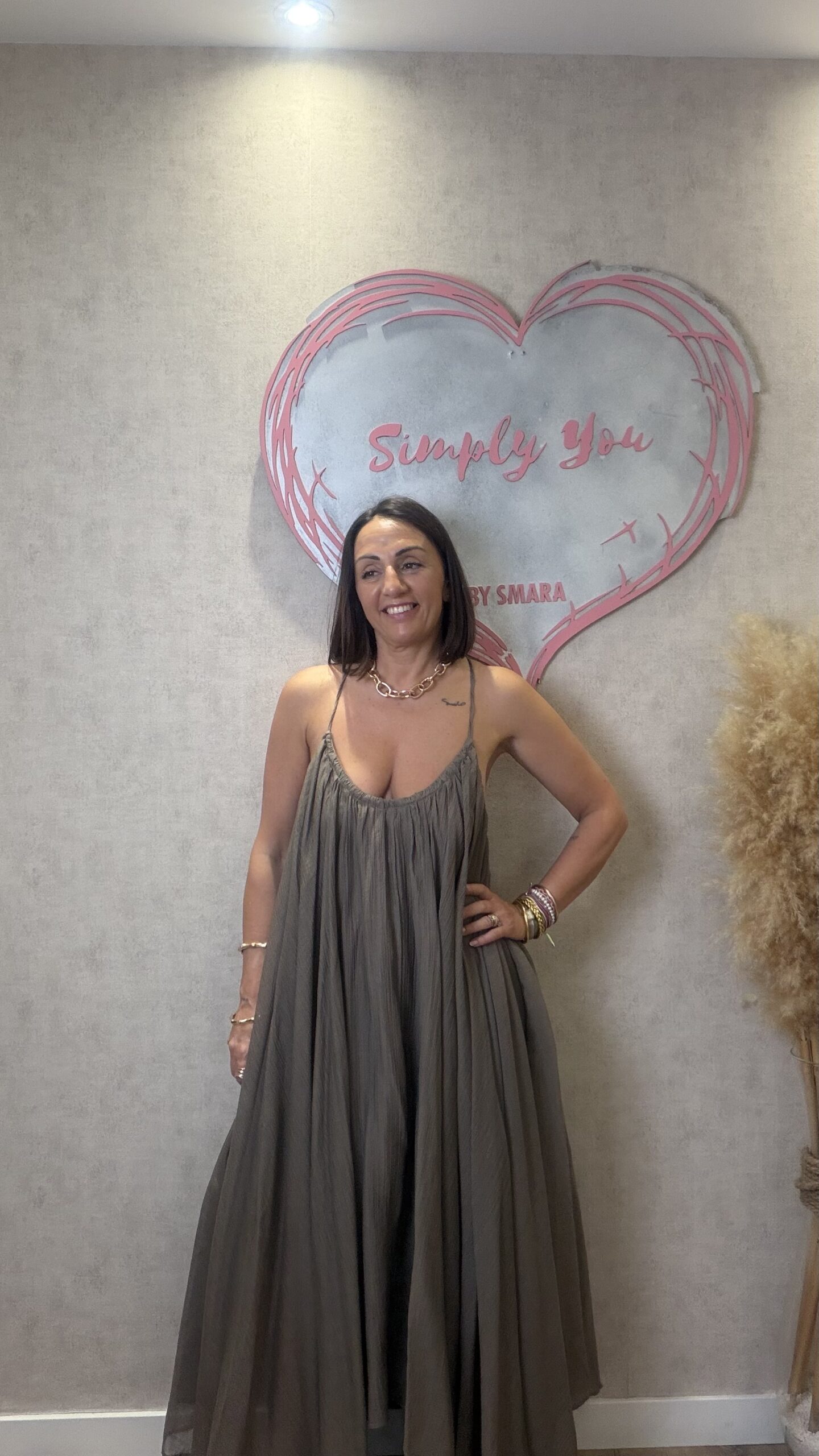 VESTIDO PICOS TAUPE
