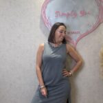 VESTIDO GRIS TACHAS